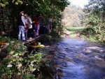 VAVŘINEC - záverečná prověrka a adrenalinový náhul, Počasí vyšlo skvěle, v sobotu bylo nad poměry vody hodně a neděle? no to byla klasická pohodička. Slunce, dobrá parta a tradičně skvělá vodácká zábava v Horních Krůtech přinesla všem skvělé zážitky. N - fotografie 48
