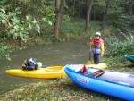 VAVŘINEC - záverečná prověrka a adrenalinový náhul, Počasí vyšlo skvěle, v sobotu bylo nad poměry vody hodně a neděle? no to byla klasická pohodička. Slunce, dobrá parta a tradičně skvělá vodácká zábava v Horních Krůtech přinesla všem skvělé zážitky. N - fotografie 52