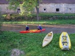 VAVŘINEC - záverečná prověrka a adrenalinový náhul, Počasí vyšlo skvěle, v sobotu bylo nad poměry vody hodně a neděle? no to byla klasická pohodička. Slunce, dobrá parta a tradičně skvělá vodácká zábava v Horních Krůtech přinesla všem skvělé zážitky. N - fotografie 77