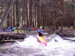 VAVŘINEC - záverečná prověrka a adrenalinový náhul, Počasí vyšlo skvěle, v sobotu bylo nad poměry vody hodně a neděle? no to byla klasická pohodička. Slunce, dobrá parta a tradičně skvělá vodácká zábava v Horních Krůtech přinesla všem skvělé zážitky. N - fotografie 117