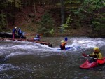 VAVŘINEC - záverečná prověrka a adrenalinový náhul, Počasí vyšlo skvěle, v sobotu bylo nad poměry vody hodně a neděle? no to byla klasická pohodička. Slunce, dobrá parta a tradičně skvělá vodácká zábava v Horních Krůtech přinesla všem skvělé zážitky. N - fotografie 123