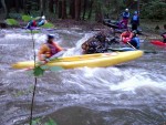 VAVŘINEC - záverečná prověrka a adrenalinový náhul, Počasí vyšlo skvěle, v sobotu bylo nad poměry vody hodně a neděle? no to byla klasická pohodička. Slunce, dobrá parta a tradičně skvělá vodácká zábava v Horních Krůtech přinesla všem skvělé zážitky. N - fotografie 125
