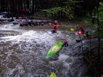 VAVŘINEC - záverečná prověrka a adrenalinový náhul, Počasí vyšlo skvěle, v sobotu bylo nad poměry vody hodně a neděle? no to byla klasická pohodička. Slunce, dobrá parta a tradičně skvělá vodácká zábava v Horních Krůtech přinesla všem skvělé zážitky. N - fotografie 128