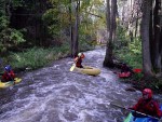 VAVŘINEC - záverečná prověrka a adrenalinový náhul, Počasí vyšlo skvěle, v sobotu bylo nad poměry vody hodně a neděle? no to byla klasická pohodička. Slunce, dobrá parta a tradičně skvělá vodácká zábava v Horních Krůtech přinesla všem skvělé zážitky. N - fotografie 133