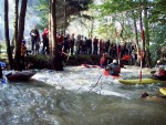 VAVŘINEC 2006, Opět drsná akcička pro zdatné vodáky a milovníky adrenalinu. Neobvykle teplé a slunné počasí, v kombinaci s nadprůměrnou, vodou byly zárukou skvělých zážitků... - fotografie 28