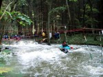 VAVŘINEC 2006, Opět drsná akcička pro zdatné vodáky a milovníky adrenalinu. Neobvykle teplé a slunné počasí, v kombinaci s nadprůměrnou, vodou byly zárukou skvělých zážitků... - fotografie 30