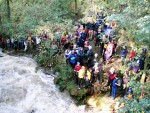 VAVŘINEC 2006, Opět drsná akcička pro zdatné vodáky a milovníky adrenalinu. Neobvykle teplé a slunné počasí, v kombinaci s nadprůměrnou, vodou byly zárukou skvělých zážitků... - fotografie 62