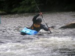FOTKY Z KAJAKOVÝCH ŠKOL ROKU 2006, Po celé léto se jezdilo, jak na Sázavě tak především na Jizeře. Přinášíme pár fotek, které se k nám dostali... - fotografie 9