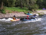 FOTKY Z KAJAKOVÝCH ŠKOL ROKU 2006, Po celé léto se jezdilo, jak na Sázavě tak především na Jizeře. Přinášíme pár fotek, které se k nám dostali... - fotografie 67