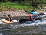 FOTKY Z KAJAKOVÝCH ŠKOL ROKU 2006, Po celé léto se jezdilo, jak na Sázavě tak především na Jizeře. Přinášíme pár fotek, které se k nám dostali... - fotografie 68