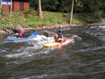 FOTKY Z KAJAKOVÝCH ŠKOL ROKU 2006, Po celé léto se jezdilo, jak na Sázavě tak především na Jizeře. Přinášíme pár fotek, které se k nám dostali... - fotografie 73