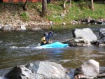 FOTKY Z KAJAKOVÝCH ŠKOL ROKU 2006, Po celé léto se jezdilo, jak na Sázavě tak především na Jizeře. Přinášíme pár fotek, které se k nám dostali... - fotografie 77