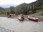 FOTKY Z EXPEDICE: SQIFERIA DISCOVERY, Výborná parta zkušených vodáků a zparchanťelé počasí v podobě zmrzlíků na jižním balkáně.... Co řeka to perla, voda supermax, totální pohoda až na tu kosu a po kopcích sníh... - fotografie 202