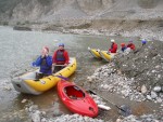 FOTKY Z EXPEDICE: SQIFERIA DISCOVERY, Výborná parta zkušených vodáků a zparchanťelé počasí v podobě zmrzlíků na jižním balkáně.... Co řeka to perla, voda supermax, totální pohoda až na tu kosu a po kopcích sníh... - fotografie 383