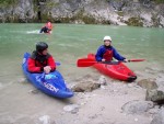 Kajaková Škola SALZA 2008, Počasí tentokrát prověřilo houževnatost týmu a nechalo všem na rozmyšlenou, jestli je kajak opravdu to pravé. Zima a déšt v sobotu a v neděli zvedli vodu a tak nedělní poježdění stálo za to. - fotografie 30